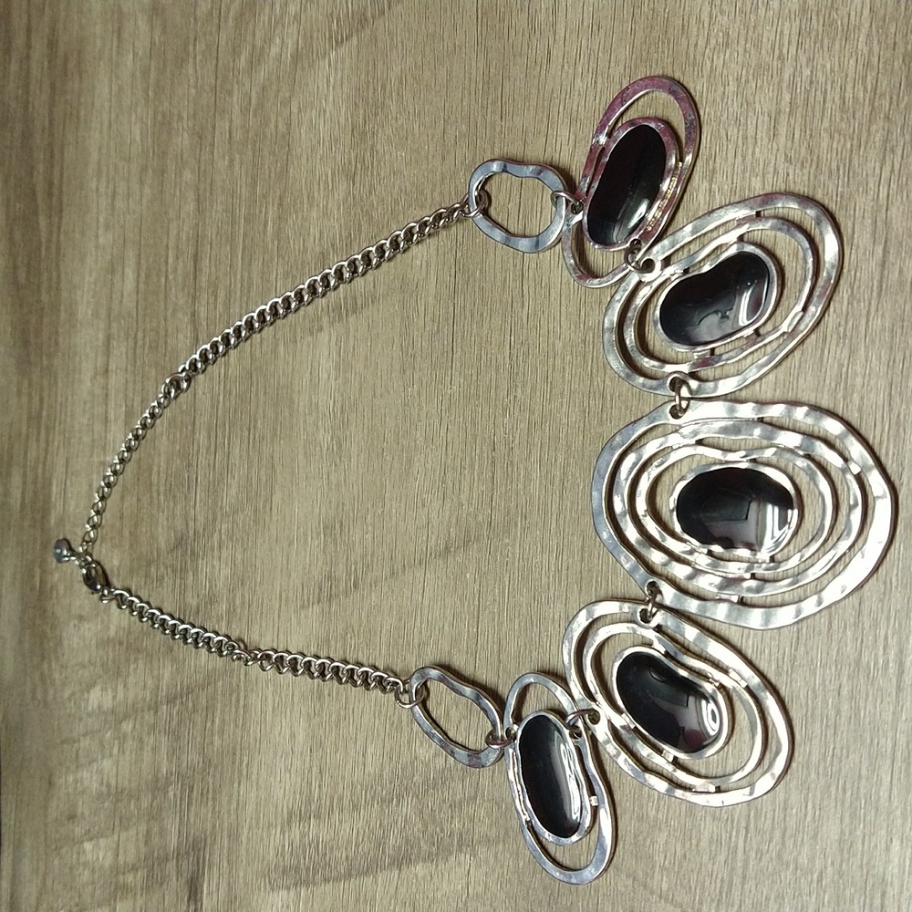 1946- 5 Black and Silvertone Design Necklace